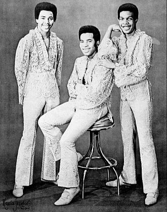 the moments, un groupe vocal américain r'n'b des années 1960 qui deviendra ensuite ray, goodman &amp; brown
