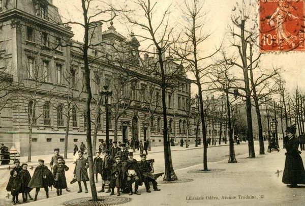 colège Rollin avenue Trudaine. (lycée Decour)