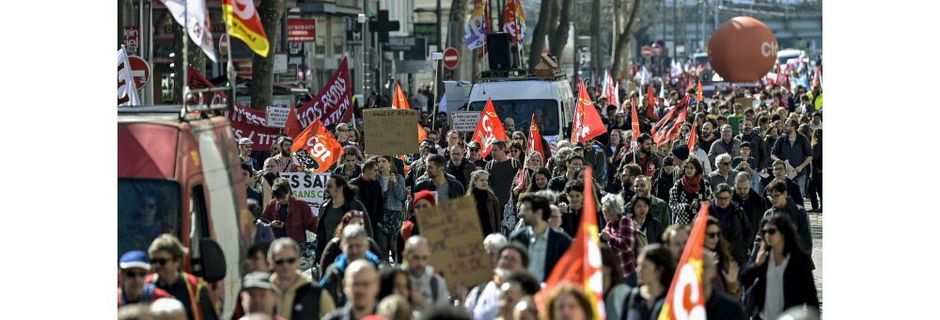 2500 fonctionnaires défilent à Lyon le 19 mars pour les salaires et pour une fonction publique plus efficace avec l'emploi et la formation