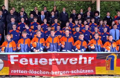 43 männliche und 15 weibliche Jugendfeuerwehrleute aus den Landkreisen Würzburg und Mainspessart erwarben auf der Freisportanlage des Veitshöchheimer Schulsportzentrums die deutsche Jugendleistungsspange