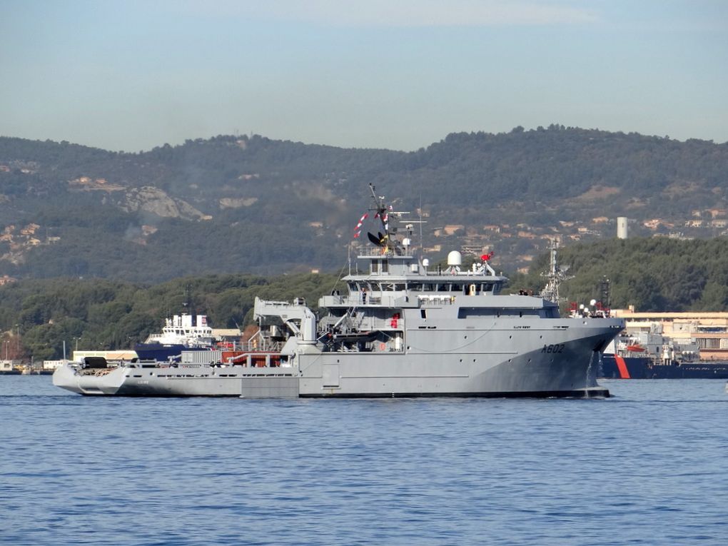 LOIRE  A602, batiment de soutien et d'assistance hauturière ( BSAH ) a son arrivée dans son port d'attache Toulon le 17 novembre 2017 