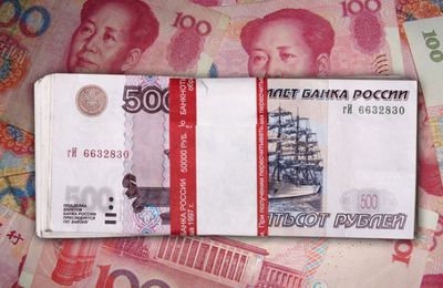 La Russie et la Chine évinceront le dollar en menant les transactions en monnaies nationales