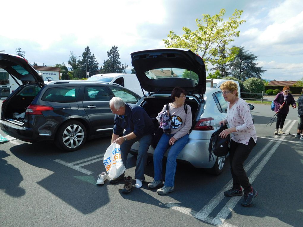 Puis retour au parking de SUPER U après 11 Km et une belle ballade concotée par Yves et Michèle. Merci à eux