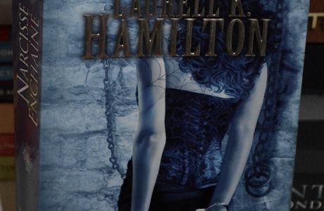 Narcisse Enchainé (Anita Blake, T10) - Laurell K. Hamilton