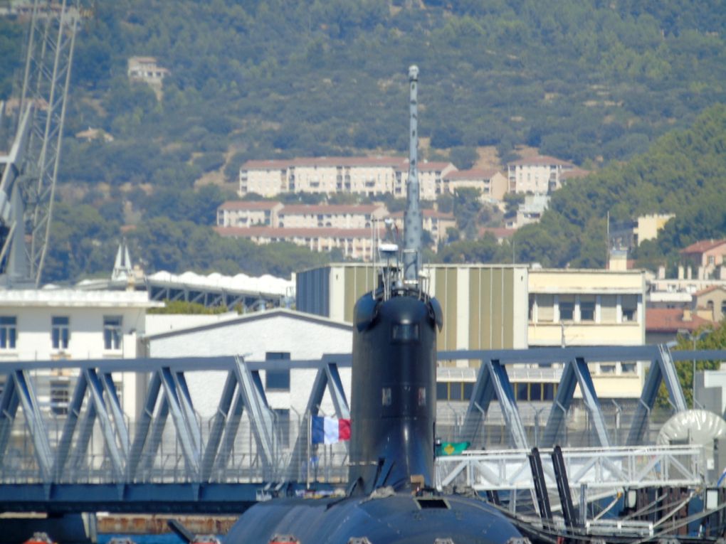 SUFFREN , sous - marins d'attaque  type Barracuda  a quai dans la base navale de Toulon  le 26 aout 2020