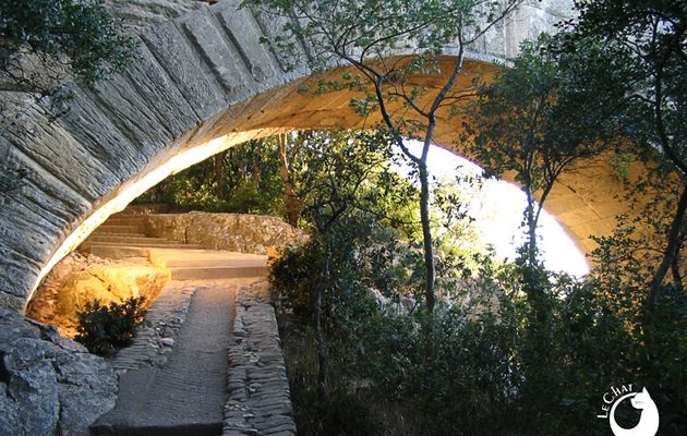 Soleil sous le pont du Gard