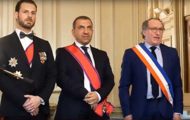 Ali BEHNAM-BAKHTIAR, Décoré de la plus haute distinction de l’Étoile du Bien et du Mérite