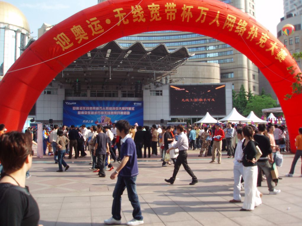 Découverte de la capitale économique de Chine, ville imposante et dynamique, en 2008