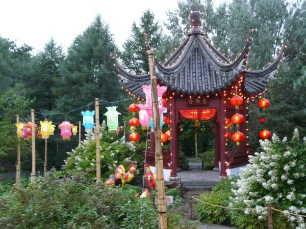 Ce magnifique jardin abrite plusieurs pavillons, le chinois, le japonais, le jardin alpin et d'autres encore. Nous avons eu la chance de le visiter pendant le fameux événement de la Magie des Lanternes...