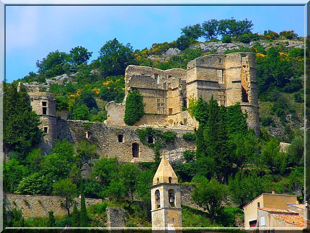 Diaporama château et fortifications de Montbrun les Bains