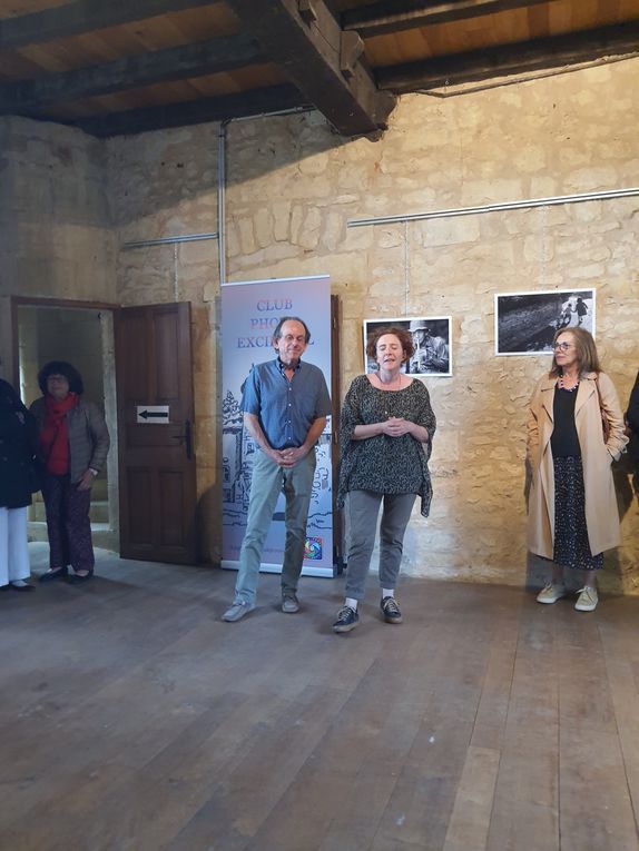 La Présidente d'Excit'oeil, Violaine Bariller et le Président du club photo, Guy Séréna, ouvrent la soirée.