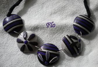 collier lentilles noires grises et violettes