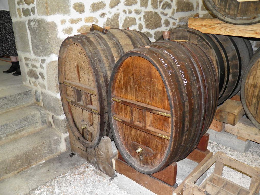 Photos de la visite des Fins Goustiers à la ferme cidricole de Hugues et Corinne Desfrièches.