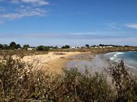 Ici en image, certaines plages parmi les plus belles de l'île...en cette saison toutes ont le charme du vide et du silence et vous rendent l'énergie du bien-être...La plage "des Vieilles", la plage des "Sabias", la plage de "Ker Daniau" ou "Belle Maison", la merveilleuse plage des "Soux" et j'en passe tant d'autres que nous avons pudiquement visité. 