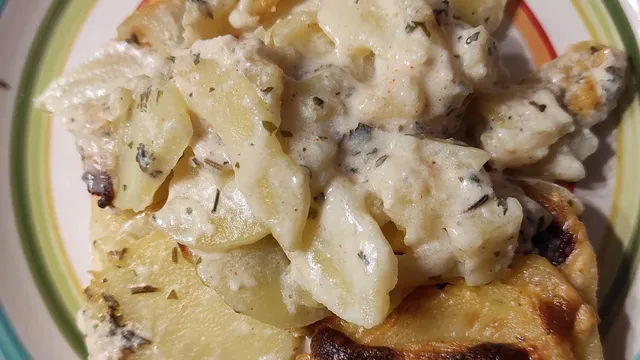 Gratin de pommes de terre à la vache qui rit, chèvre et romarin