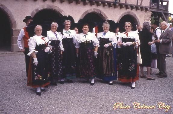 Regards sur les costumes portés en Alsace à travers les aquarelles de Spindler et photos diverses.