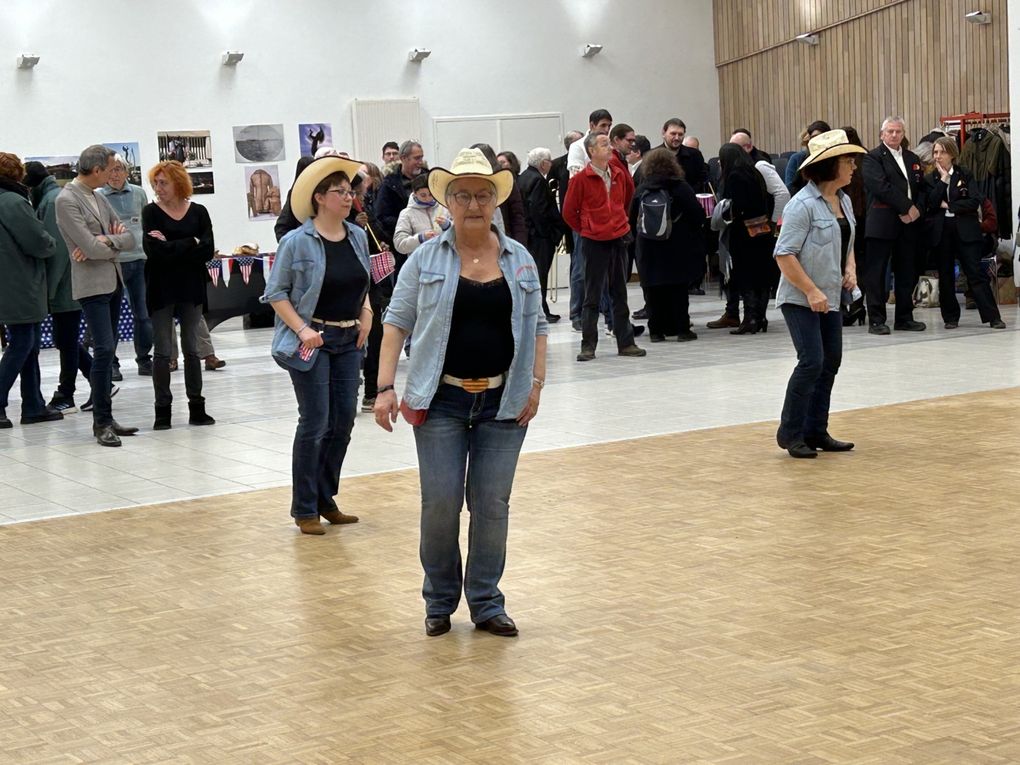 Medley de la démo de Cowboy Country 45 Vidéos &amp; Photos Jumelage des 50 ans Orléans Wichita USA  le 2 décembre 2023 