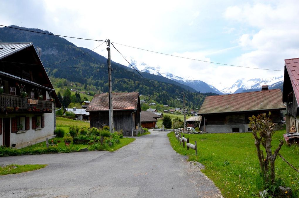 Premierjour : Le village de Bionnassay, sous l'aiguille de Bionnassay.