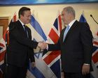 David Cameron déclare que le Royaume-Uni n'interrompra pas les ventes d’armes à Israël (The Guardian)