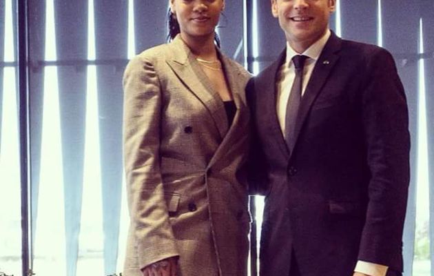 Rihanna avec le président français Emmanuel Macron, au Sénégal aujourd’hui pour le projet Education pour tous en Afrique!!