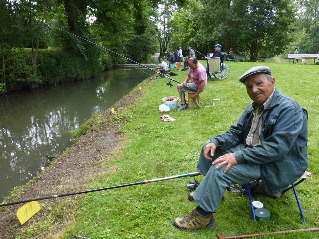 Le coin des adultes avec le doyen des pêcheurs, Gaëtan Cochet