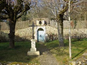 La Croix Buisée et la porte Bardou à Montfort