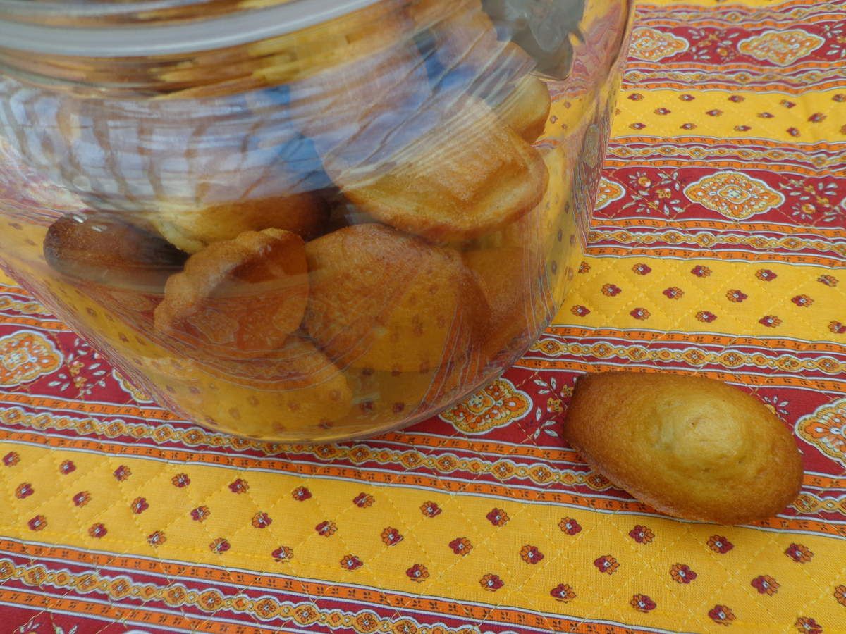 Madeleines parfumées à la verveine, mandarine (ou autre agrume)