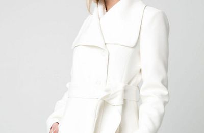 Le manteau blanc, l’incontournable de la saison hivernale.