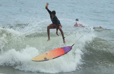 Con buena energía se efectuó “II Campeonato Estadal de Surf Carabobo 2025” en Playa Waikiki de Puerto Cabello