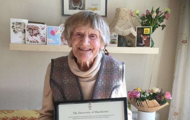 Una mujer recibió su título universitario a los 101 años