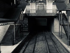 4.24 - La gare de l'avenue de Saint-Ouen, l'éclairage.