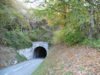 L'antenne de télécom. Depuis l'aire de décollage de parapentes Chambéry et la Dent du Chat. Le tunnel du Pas de la Fosse.