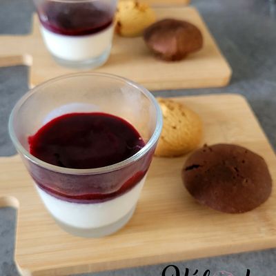 Panna cotta au coulis de fruits rouges