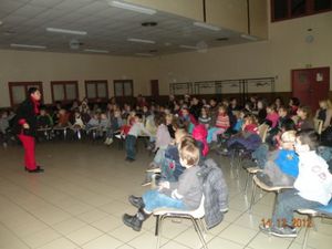 Photos souvenirs de l'Arbre de Noël - Spectacle des conteuses - Classes de Maternelle et CP/CE1