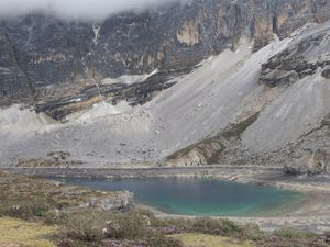 A gauche : lac Niunai (4 600 m) / A droite : lac Wuse (4 700 m)