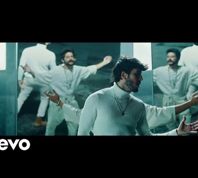 Sebastián Yatra, Camilo - En Guerra -  la chanson contre l'intimidation qui a été donnée au pape François