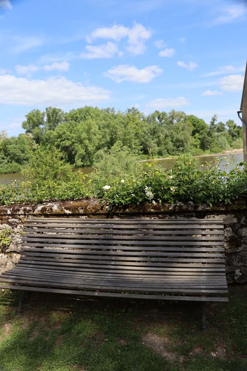 Apremont sur Allier, plus beau village de France 1. le village