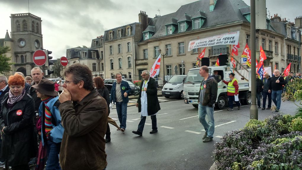 Mobilisation pour défendre la Sécu et le droit à la protection sociale. Plusieurs centaines de manifestants.