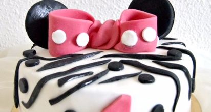 Minnie Cake + Tuto Noeuds Papillon en pâte à sucre 