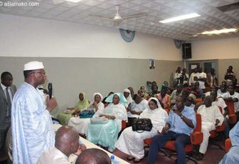 En visite au Togo, Modibo Sidibé rencontre la communauté malienne