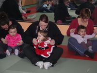 Le père Noel s'invite chez les bébés