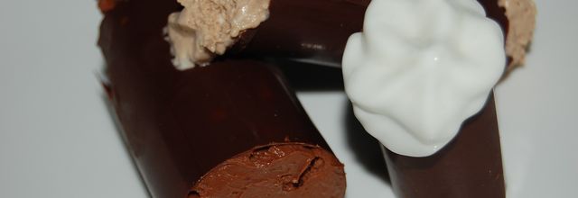 Tubes aux deux chocolats, chantilly de menthe