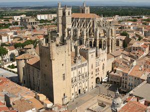 1/ Le blason de Narbonne. La clef d'or du secret mystique du Graal Noir, la croix triple des satanistes, et toujours les fleurs de Lys royales des Mérovingiens sur champ de Gueules. Le champ de Gueule représente peut être le sang de la lignée. 2/ et /3 Notre Dame la Daurade. 4/ Palais des archevêques de Narbonne. 