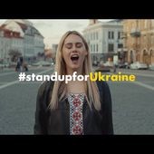 Ukrainian refugee sings with Lithuanians in support for Ukraine