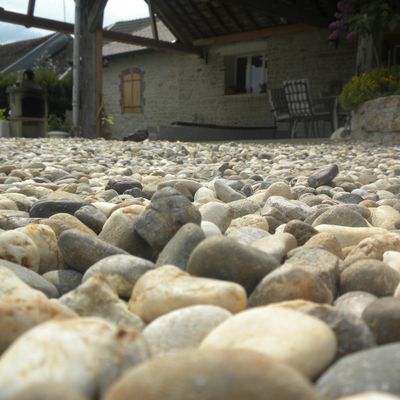 Les extérieurs du gîte de villette les Arbois Jura .