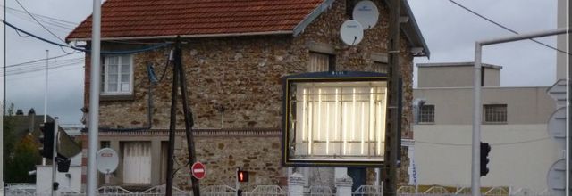 Dan Flavin ou François Morellet ?