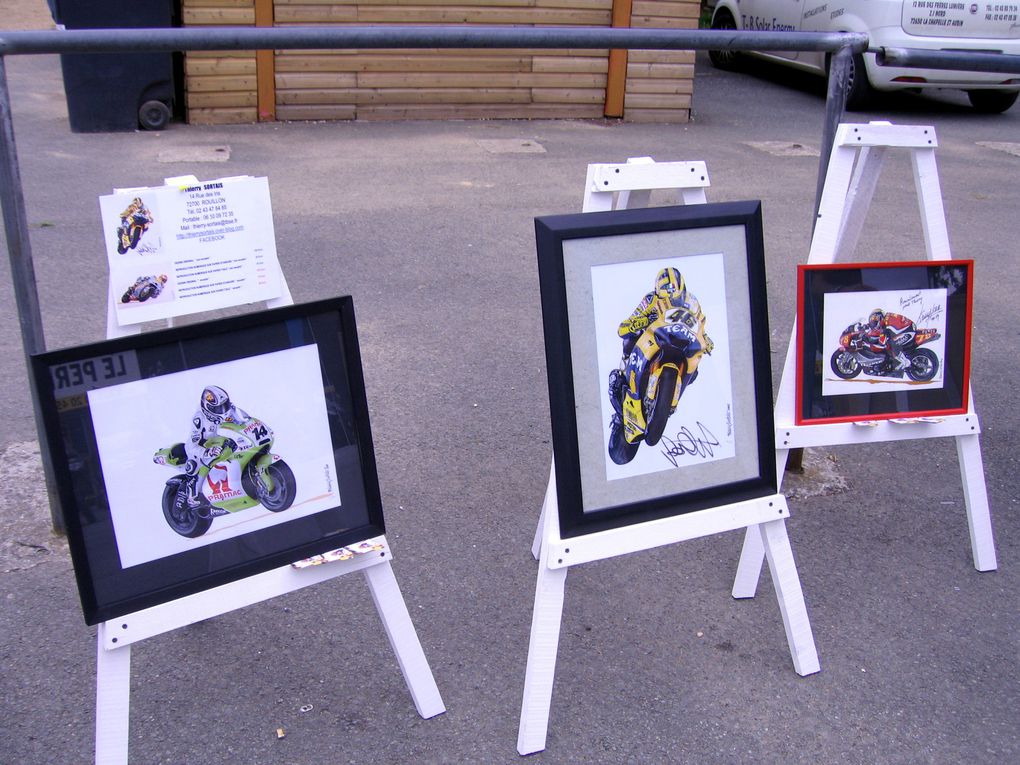 IRON BIKERS 2011 photos Paddocks
Démonstrations motos anciennes et d'exception, sidecars circuit Carole juin 2011