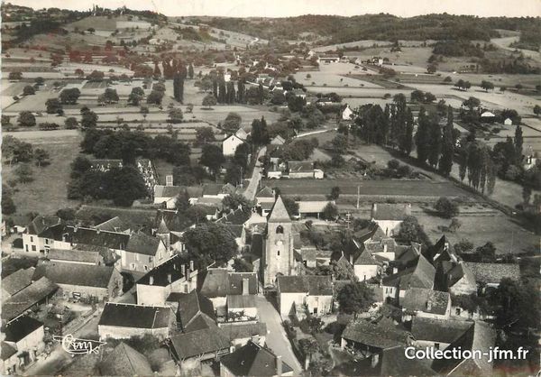 La photo ici est une vue ancienne, une scène figée, à Saint-Julien-De-Lampon, en Dordogne, France.