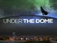 La série TV Under the dome, tiré d'une oeuvre de Stephen King ( king=roi) met en scène l'idée d'un dôme situé au dessus de notre Terre. Au début de la série, une vache est symboliquement coupée en deux, sacrifiée, lorsque le dôme se met en place. Remarquez le papillon monarque sur l'image centrale, figurant le contrôle mental exercé par la cabale satanique sur les humains.