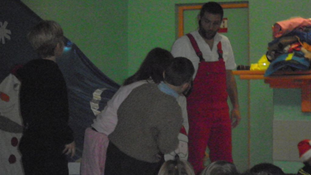 Spectacle de Noël avec toutes les classes à la salle des fêtes de St Paul